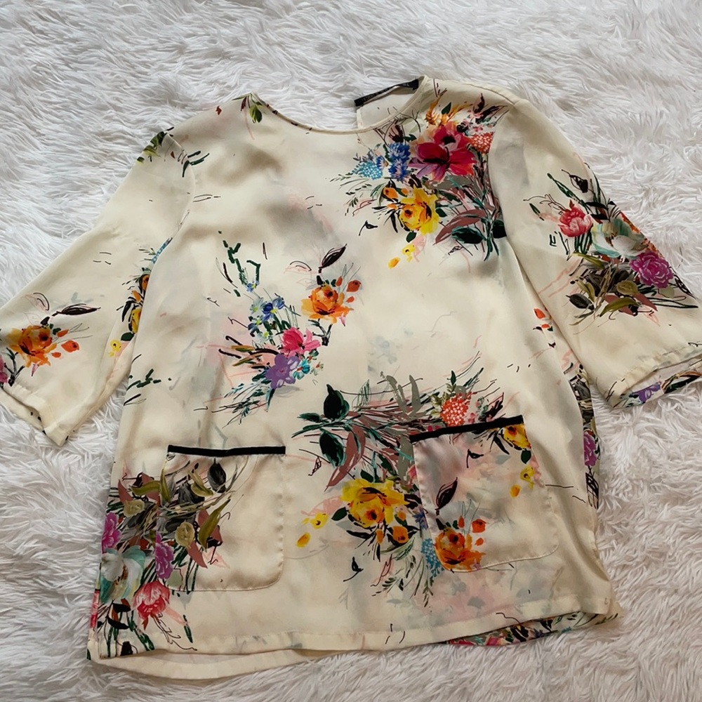 Zara woman cream flower top